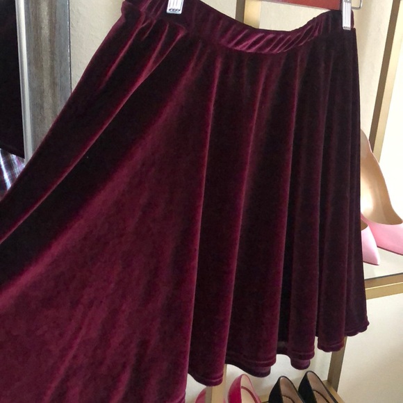 Rolla Coster Dresses & Skirts - Gorgeous velvet skater skirt 🌹